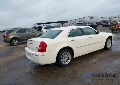 2008 Chrysler 300 Touring z USA, uszkodzony, nr VIN 2C3KA53G28H255689